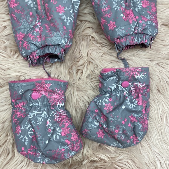 Brand new Oshkosh Snowsuit - Picture 4 of 7